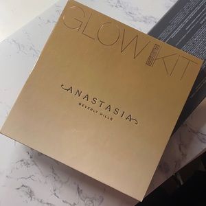 Anastasia Beverly Hills glow sun dipped kit